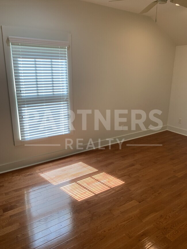Building Photo - 19 Bungalow Ct