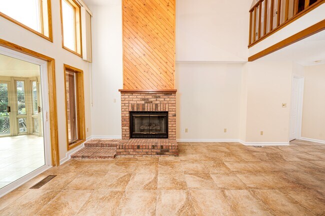 Building Photo - 6118 Gondolier Dr