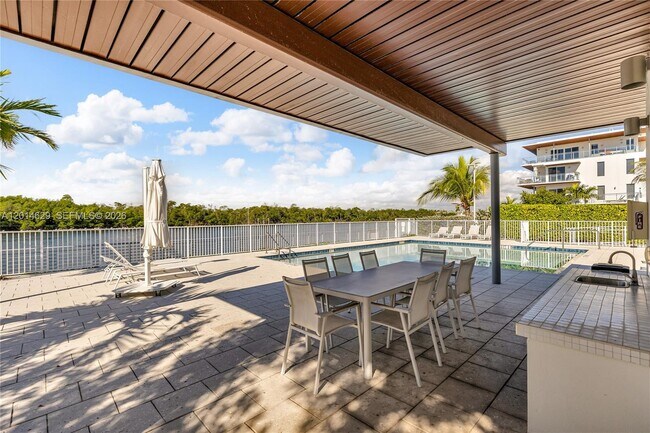 Building Photo - 6100 N Ocean Dr
