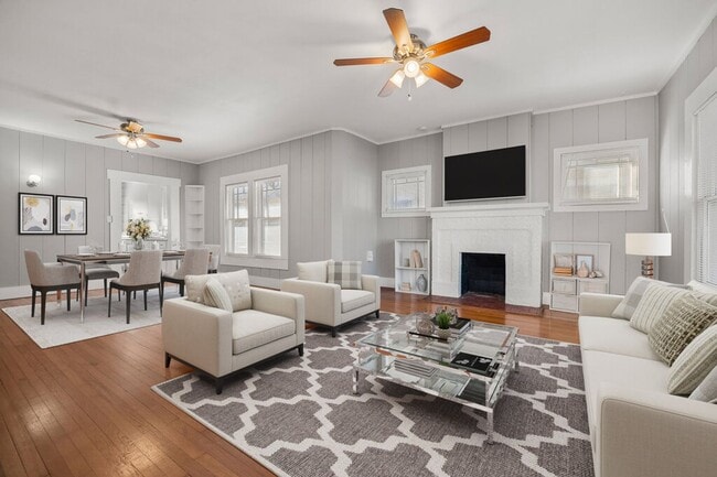 Building Photo - Historic craftsman style home located in T...