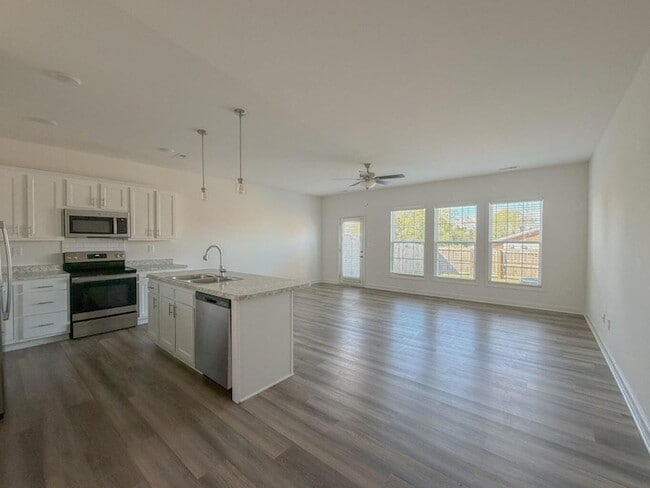 Building Photo - 343 Platt Dr