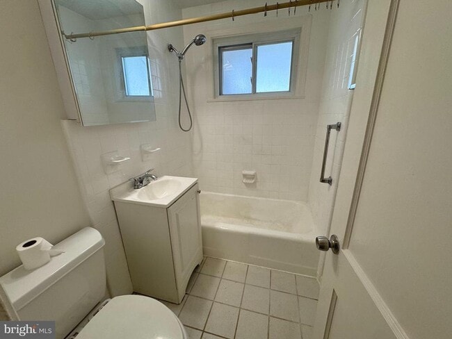 Building Photo - 721 Crabb Ave