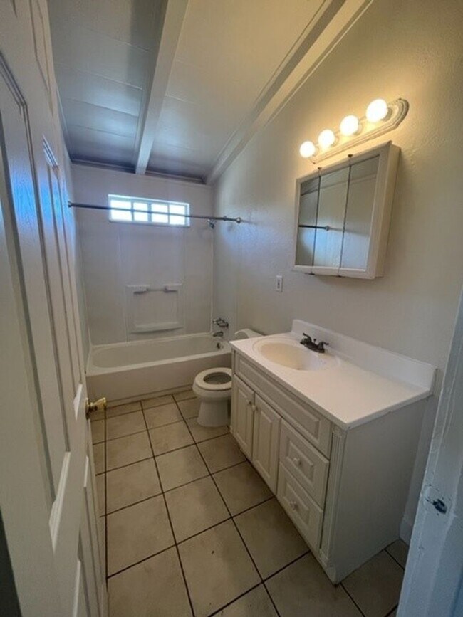 Building Photo - 5725 El Campo Way