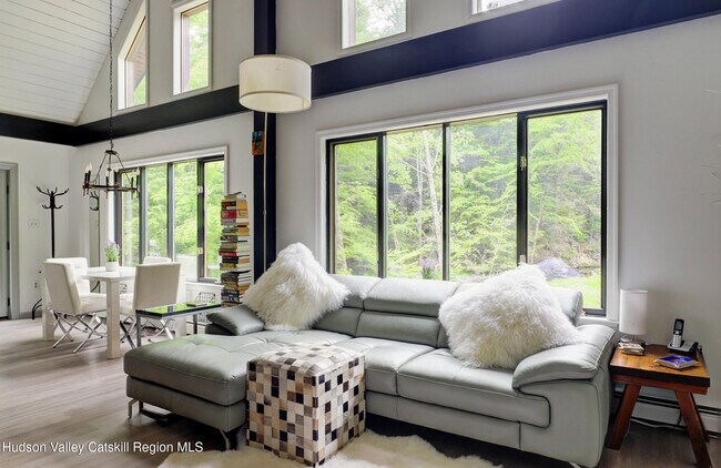 Building Photo - 421 Brown Rd