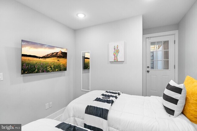 Building Photo - 1924 N 6th St