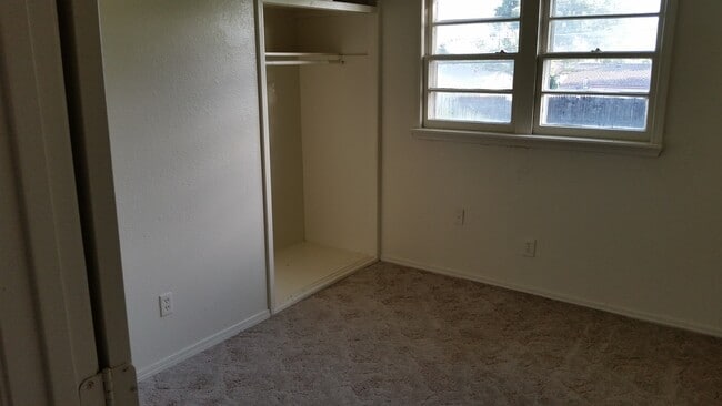 Building Photo - 307 Ponderosa Ln