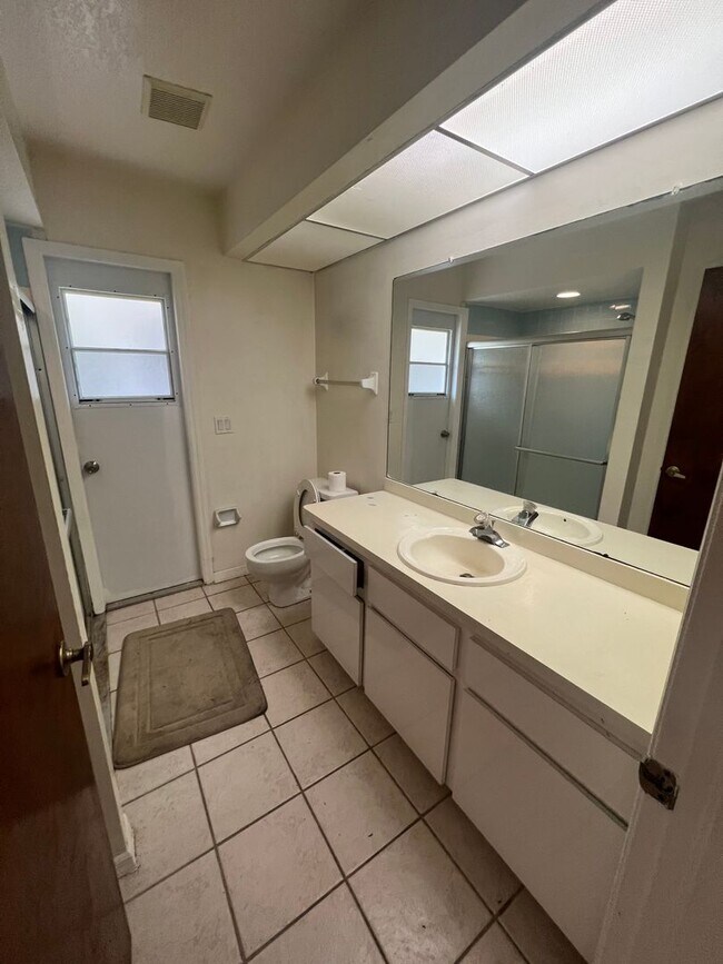 Building Photo - $1,696 - Annual Rental * 3 Bed / 2 Bath * Single Family House - Port Charlotte - Available 4/15/26