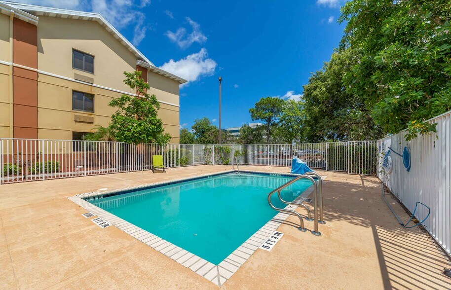 Building Photo - Furnished Studio-Fort Lauderdale - Cypress...
