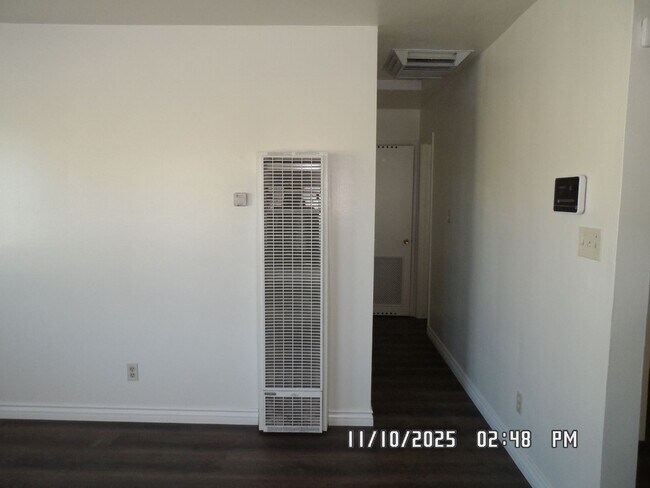 Building Photo - 5004