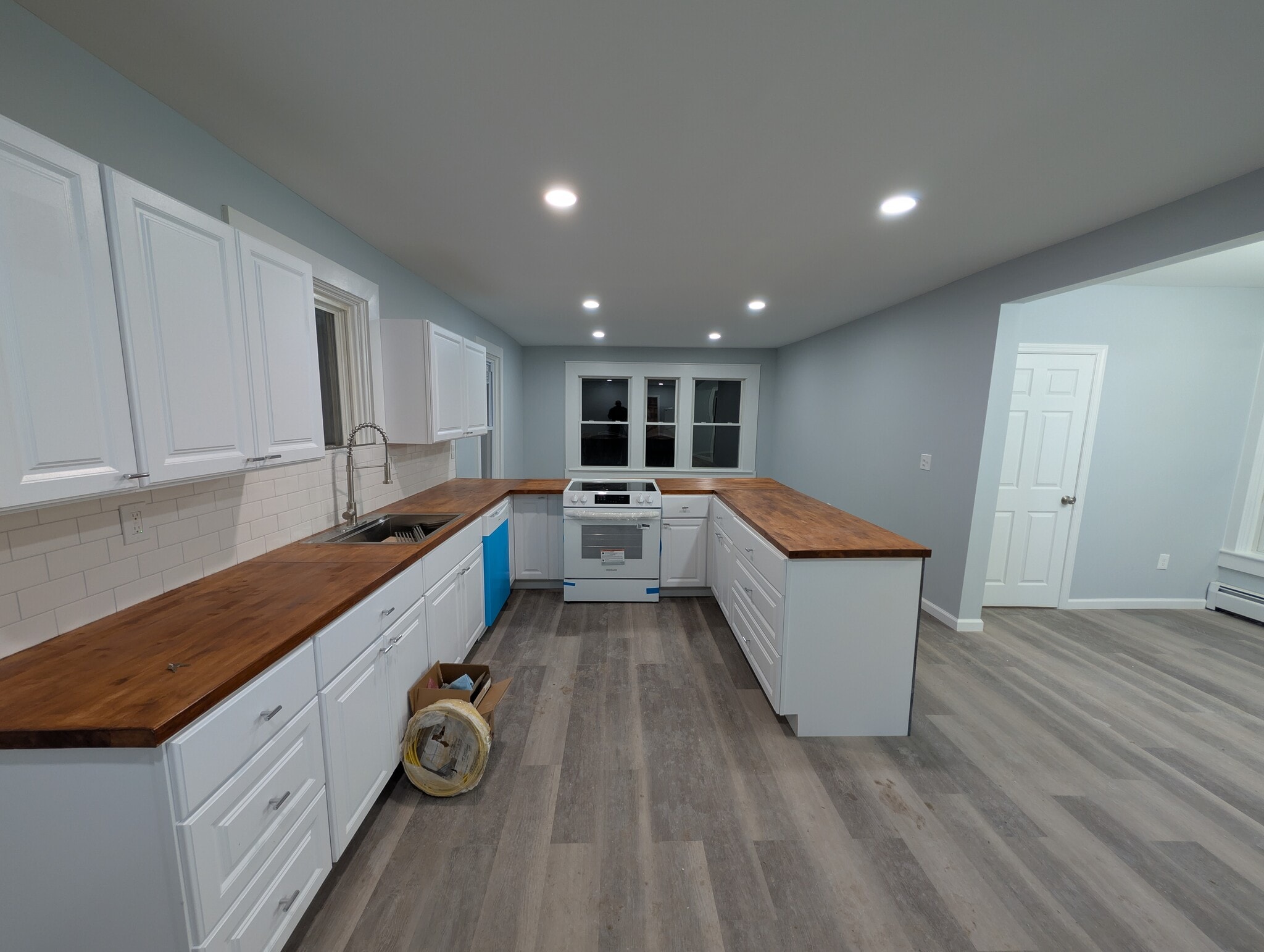 Building Photo - 27 W Notre Dame St