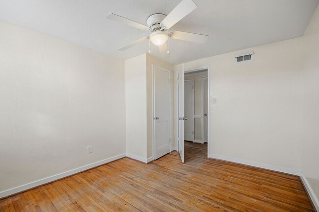 Building Photo - Charming 3 Bedroom Rancher in Lakeside