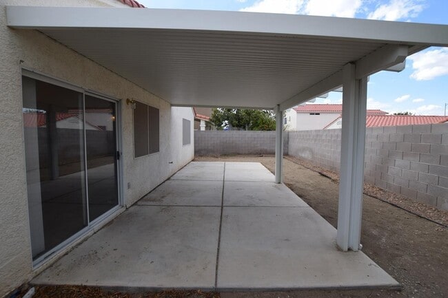Building Photo - Beautiful Single Story Three Bedroom Home!