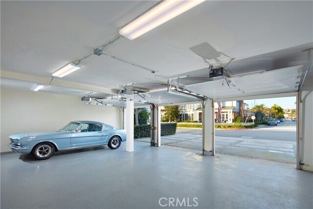 Building Photo - 2572 Bayshore Dr