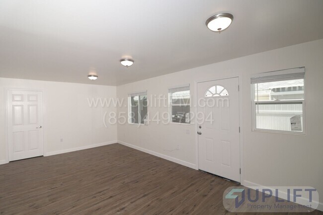Building Photo - All new 2 bed 1 bath Duplex