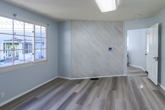 Building Photo - 4668 St Clair Ave