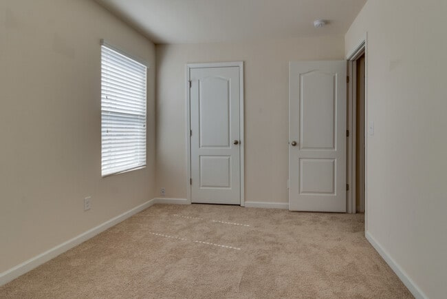 Building Photo - 4 BR/2.5 BA Home - A Rare Rental Between C...