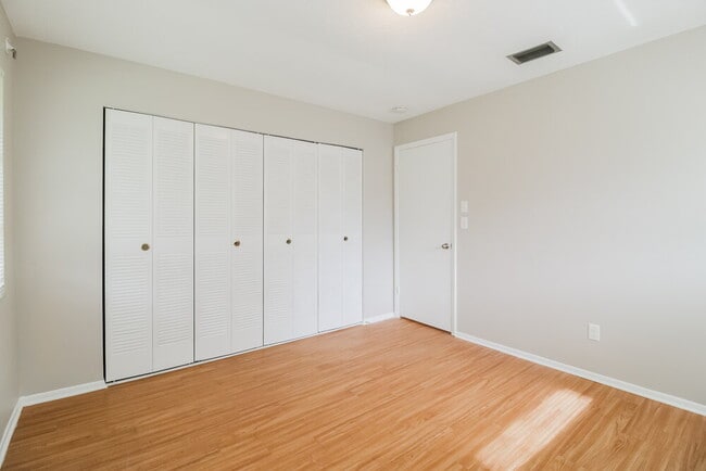 Building Photo - 323 SE 47th St