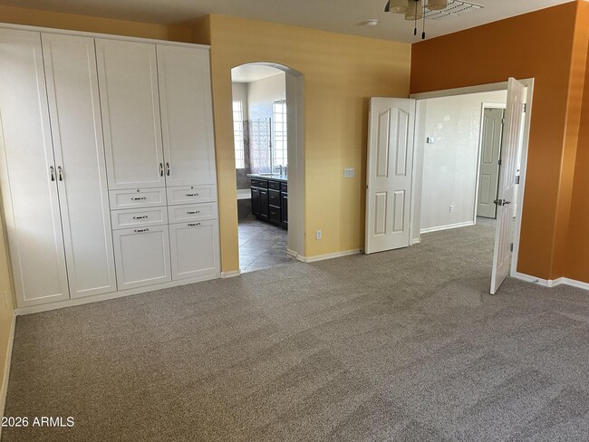 Building Photo - 419 W Balsam Dr