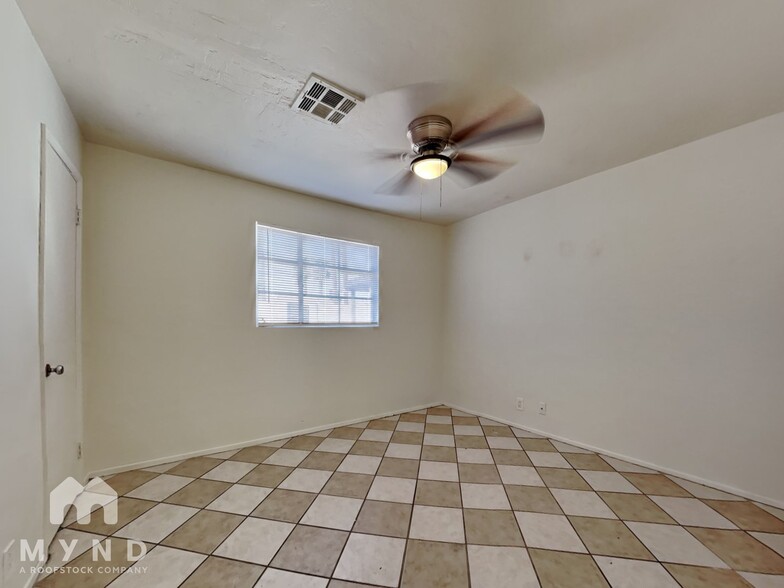 Building Photo - 5632 N 35th Ave