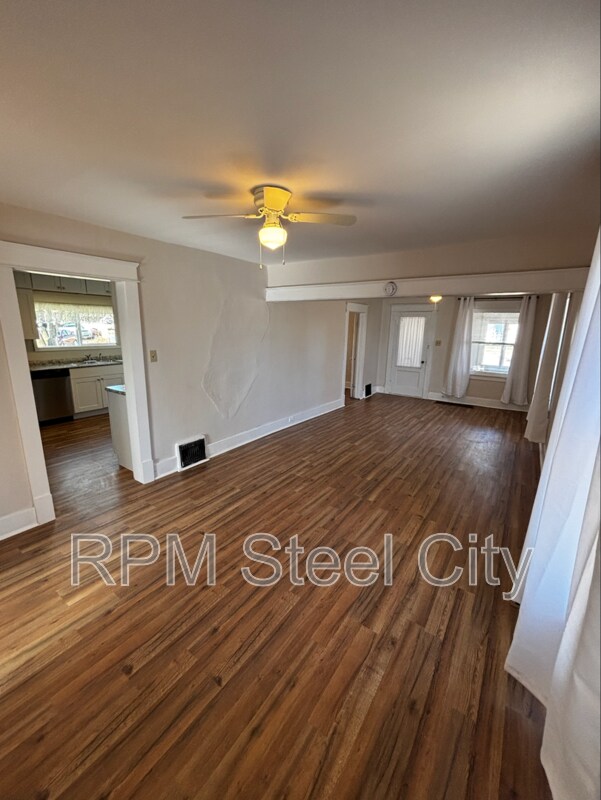 Building Photo - 1938 E 6th St