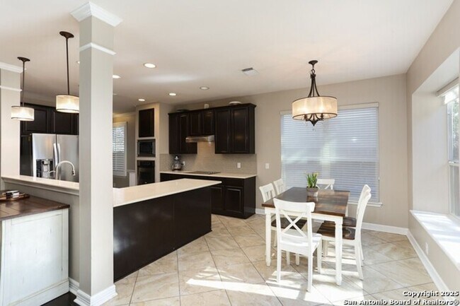 Building Photo - Charming 5-Bedroom Home for Rent in Gated ...