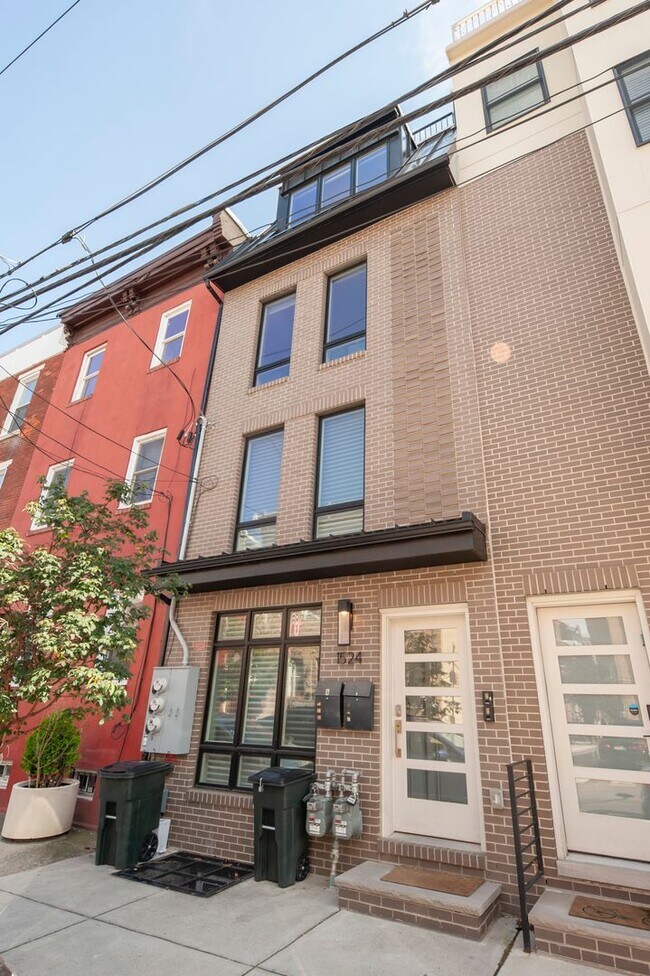 Primary Photo - 1524 Catharine St