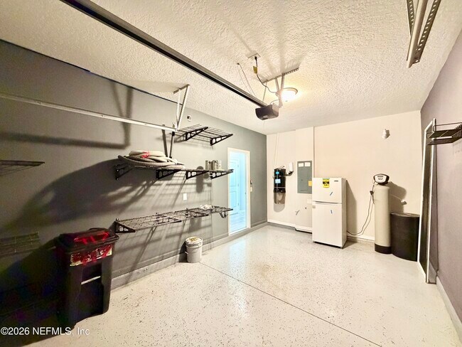 Building Photo - 417 Pine Bluff Dr
