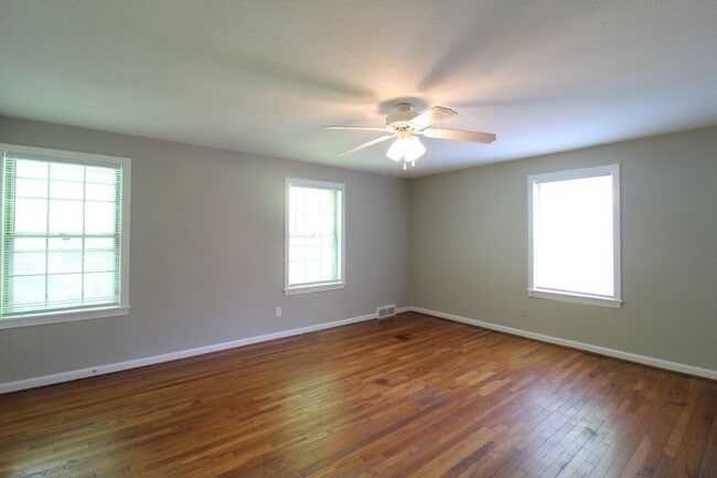 Building Photo - 2 Bedroom 1 Bath Duplex In The Waldo Area