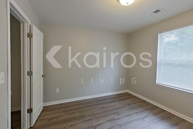 Building Photo - 305 Cedar Ridge
