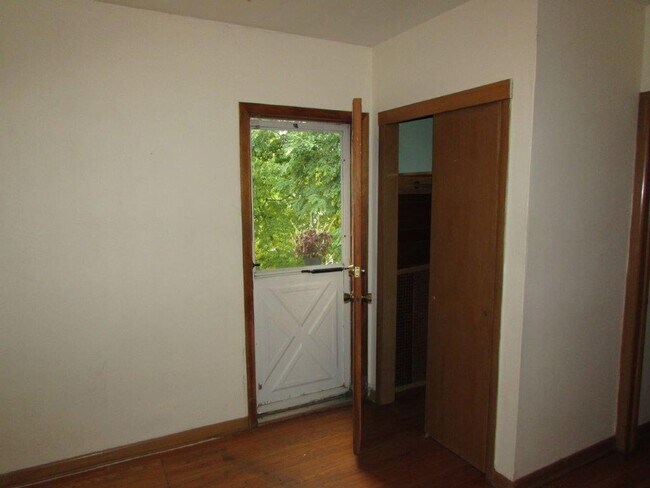 Building Photo - 1626 Winnebago St