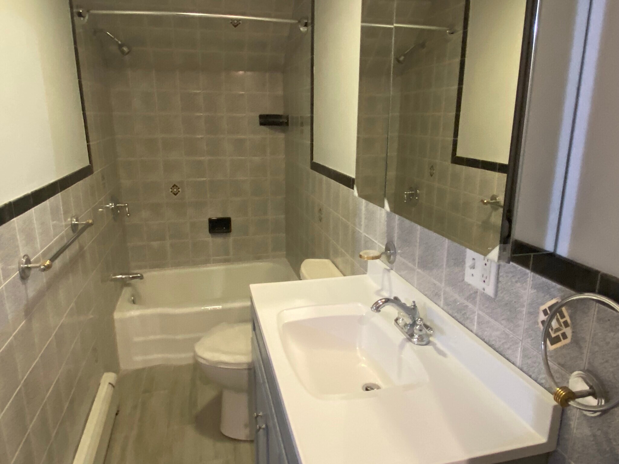 Bathroom - 92 Walnut St