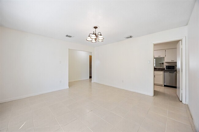 Building Photo - 10815 Montverde Ln