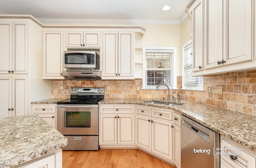 Building Photo - 4332 Southern Oak Dr