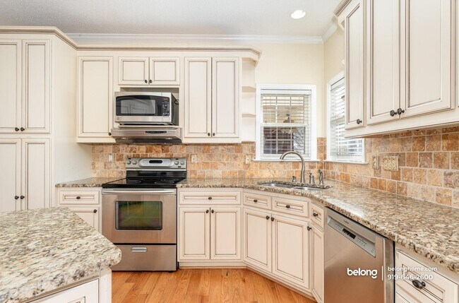 Building Photo - 4332 Southern Oak Dr