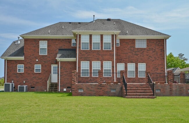 Building Photo - Discover your dream home in Virginia Beach!