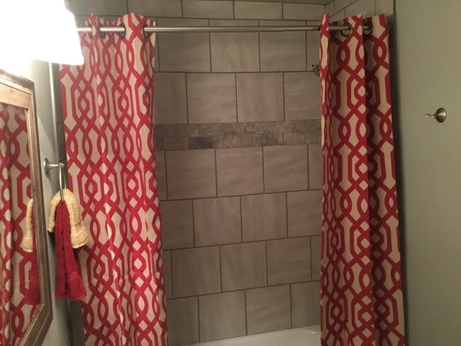 Building Photo - COLLEGE PROPERTY---PRE-LEASING FOR AUGUST! Amazing Updates! 3 bedroom 2 bath