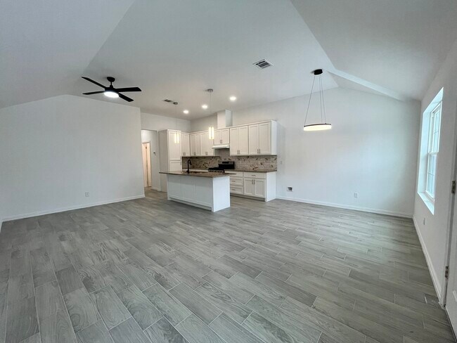 Building Photo - 5706 Howell St