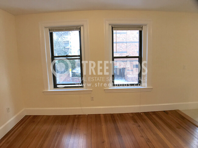 Building Photo - 881 Massachusetts Ave