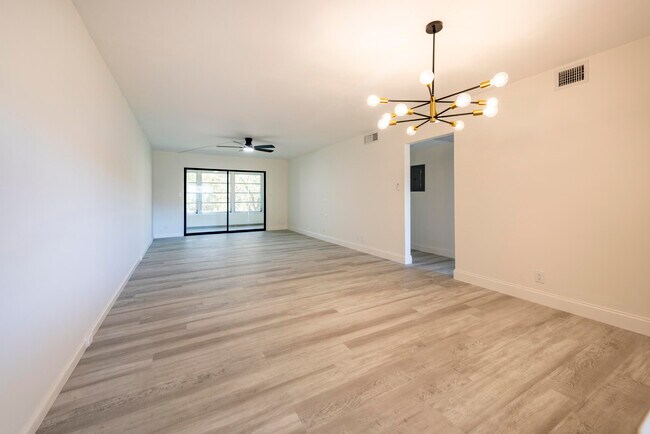 Building Photo - 2303 Lucaya Ln