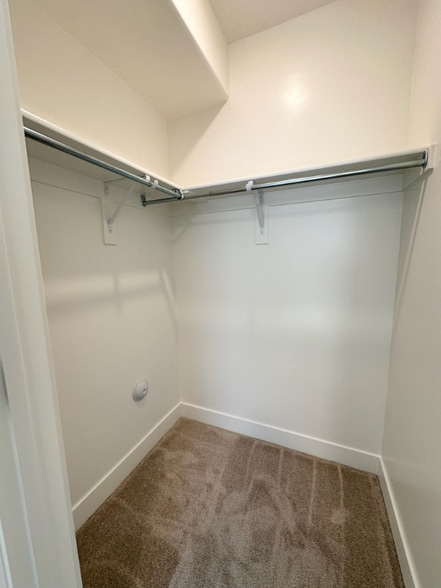 Building Photo - 682 Benedict Dr