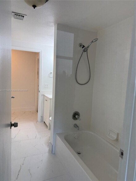 Building Photo - 3221 Sabal Palm Mnr