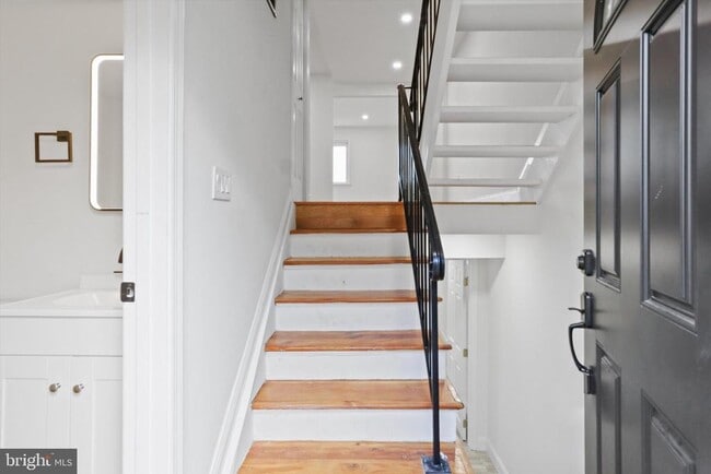 Building Photo - 7414 Pohick Rd