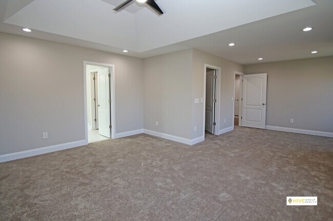 Building Photo - Upscale rental in Harrisonburg!