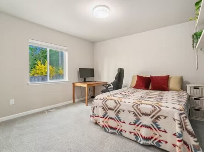 Building Photo - 4bd/2.5ba Covington House