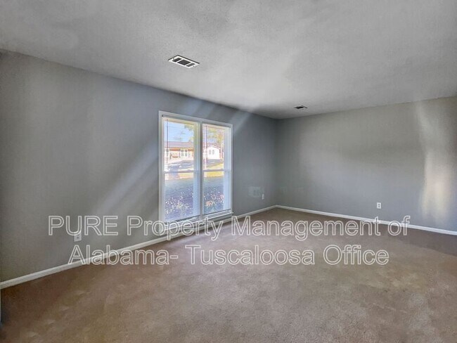 Building Photo - 4417 4th Ave E
