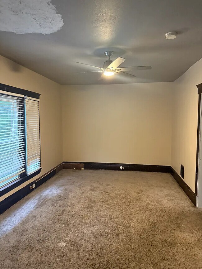 Building Photo - 536 E 123rd St