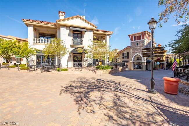 Building Photo - 30 Strada Di Villaggio