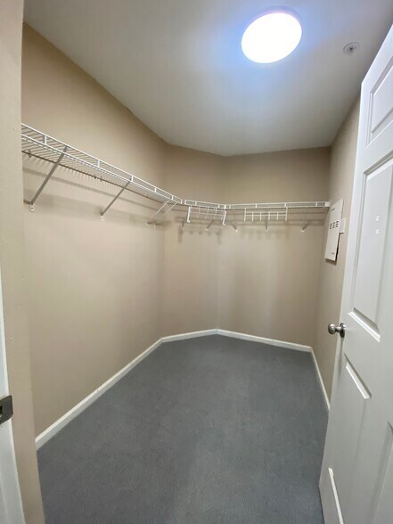 Master Closet - 785 Oakleaf Plantation Pky