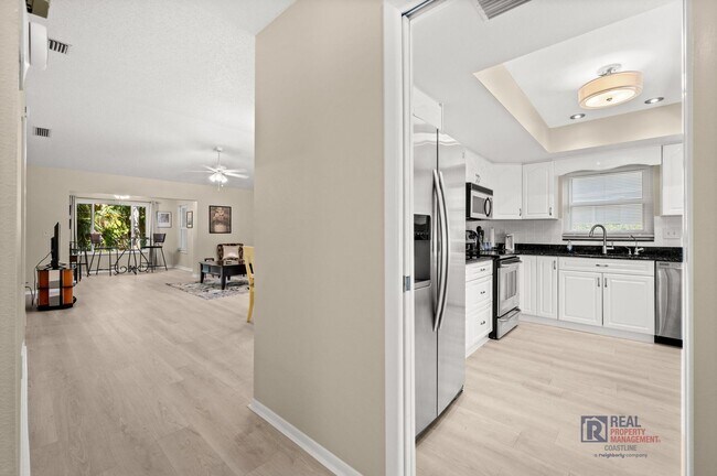 Building Photo - Charming 2BR/2BA Sarasota Retreat Near UTC - Annual Lease