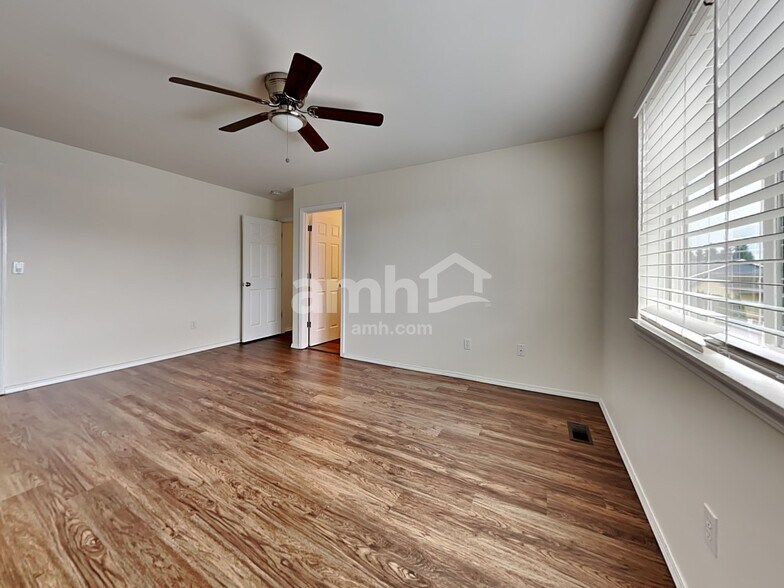 Building Photo - 18012 73rd Ave E